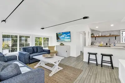 Image de Modern A-Frame | Walkable | Two Balconies | Views