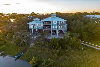 Image de 3 Story Haven! Fire Pit+kayaks~updated~360 Views!
