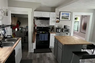 Image de Stylish 2 Br home in safe, walkable neighborhood