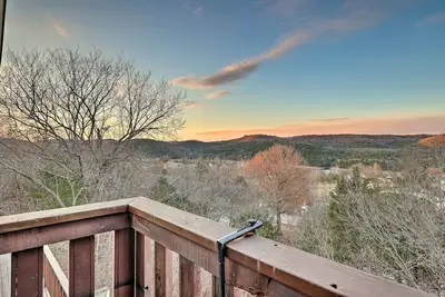 Image de Holiday Island Escape w/ Panoramic Lake Views