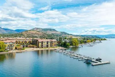 Image de Breathtaking Lakefront Condo with Boat Slip