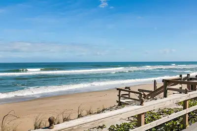 Image de Beachfront Townhouse #4 Private Beach & pool -Sleeps 8- 1King, 3Queens
