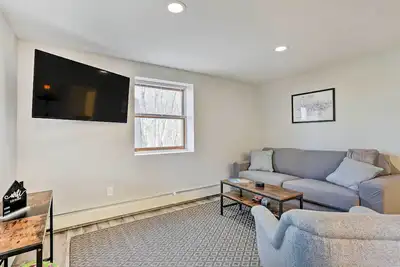 Image de Charming Beacon Apt w/ Fire Pit: Near Hiking!