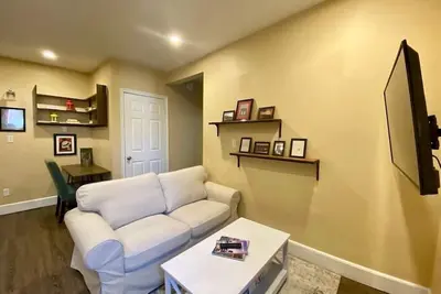 219 Large T/House with Ac in City Center