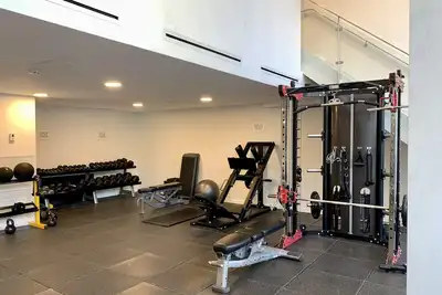 Image de Spacious and Classy King West Condo! 1b1b