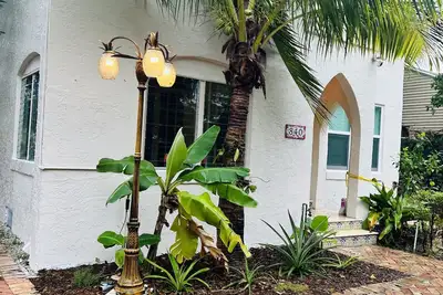 Image de Downtown Flamingo Park Designer Home