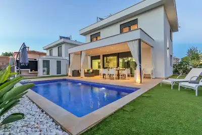 Image de Wonderful Mallorca Villa | Cosins | 4 Bedrooms | Close to the Beautiful Playa de Muro Beach