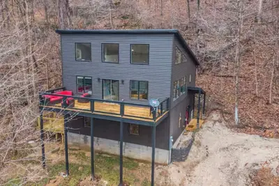 Image de Private Rrg Retreat w\/ Hot Tub & Game Room