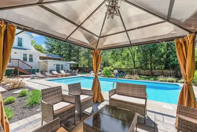 Image de Blue Heron Private Retreat in heart of New Buffalo- pool now open!