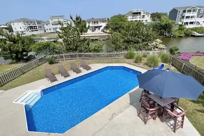 Image de Pool, hot tub, family friendly, walk to beach.