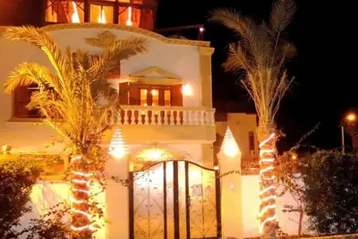 Image de Ground floor villa with private outdoor living room - Surfers Lounge apartments