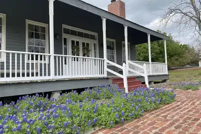 Image de Restored farmhouse on National Historic Register property - The Best of Texas!