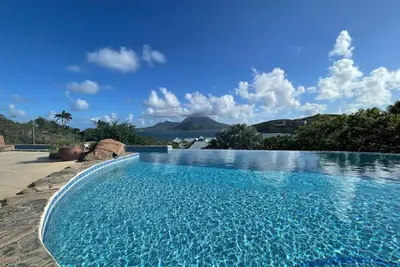 Image de Elegantly designed Villa -breathtaking views of Nevis and 2min walk to the beach