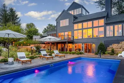 Image de Tower House Galena | A Private Retreat with Heated Saltwater