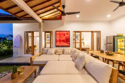 Amazing lightbox villa between Crate and Deus