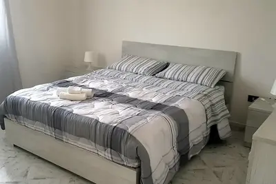 Le parking gratuit du B&B A Casa di Anto Eboli se trouve à quelques minutes de Palasele