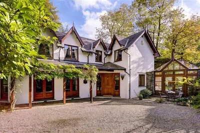 Silver Howe, family friendly, with open fire in Bowness-On-Windermere
