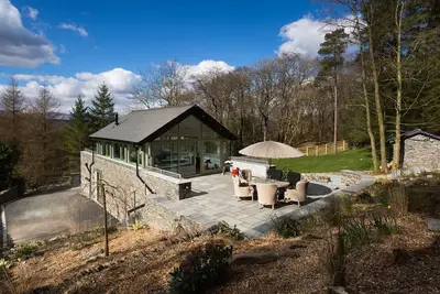 Tall Trees, pet friendly, with open fire in Bowness-On-Windermere