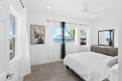 Image de Cozy two-bedroom two bathroom on white sandy beach