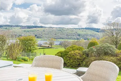 Cedar Wood Coniston, pet friendly, with a garden in Coniston