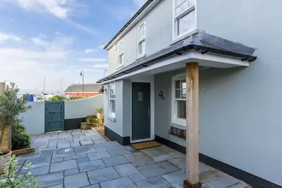 Image de Lobster Cottage - Stone's Throw from  Poole Quay
