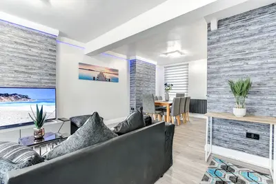 Image de Beauty Close to Coast, Stunning interior, central.