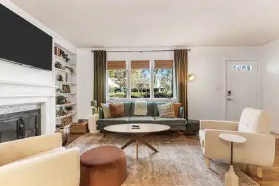 Image de Adorable Roeland Park Ranch + Pet Friendly!