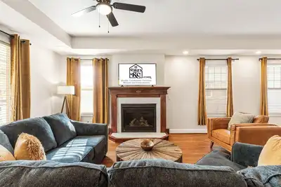Image de Stunning Midtown Beauty + Private Parking!