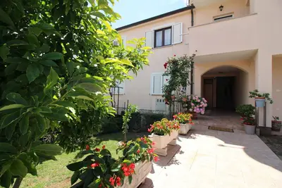 Image de Close to the beach, 2 persons, air-conditioned, parking in the yard