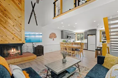 Image de Cozy Getaway, Shared Pool & Hot Tub, Near Northstar, Free Shuttle