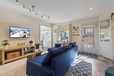 Nw Hawthorne | 2 Bed, 1 Bath