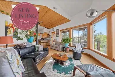 Image de Elmwood Place | Southern Crossing, River, Mountain Views