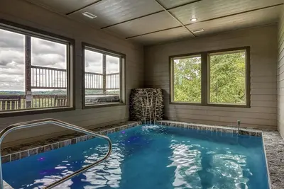 Image de Smoky Mountain Plunge - 8 Bedroom/Bathroom Cabin and Loaded!