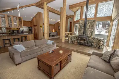 Image de Snow Crest by Hauserman Rentals