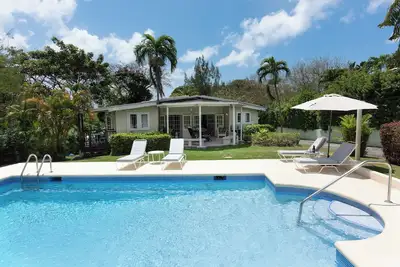 Image de Beautiful family villa in a secluded location just 4min walk from Mullins beach