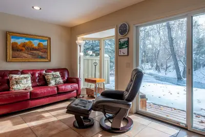 Image de Andora Villa Condo 118 - Right on Trail Creek and Walk to Downtown