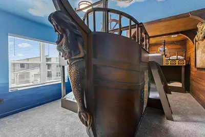 Image de Rhythmic Retreat | Beach + music lover’s oasis w/pool, movie theater, karaoke rm