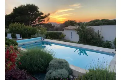 Image de Maison Contemporaine Avec Piscine