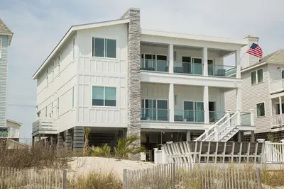 Image de Oceanfront 6 Br Beach House in Garden City! Susan's Oasis