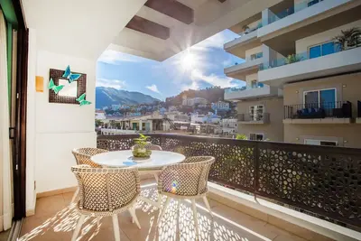 Image de Deluxe Dual Balcony Condo w/Rooftop Pool