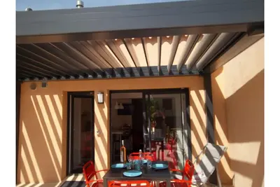 Image de Grand Studio (26m2) et grande terrasse (14m2) Ă 50m de la mer et de la plage