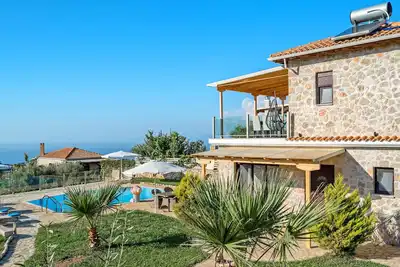 Image de \"Villa Natalia avec vue sur la mer, piscine privée et Wi-Fi.