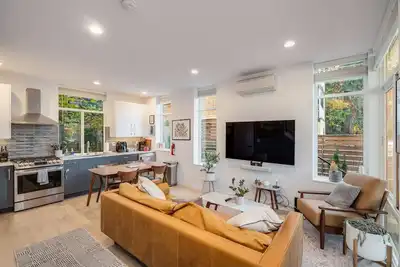 Image de Perch - Belmont Boutique 4: Spacious Townhome w/Rooftop Views