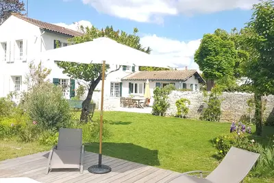 Image de 8 pers / Maison *** et jardin de charme en ville avec piscine - calme garanti -