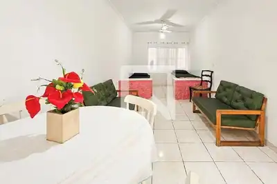 Image de 300m from the sand, leave your car in the garage! Close to the hustle and bustle of Enseada!