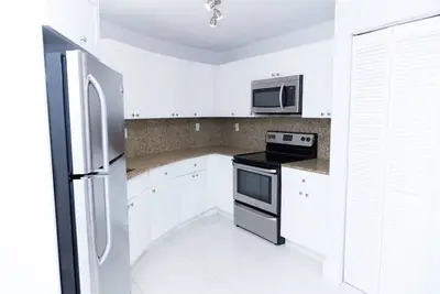 Image de 1375 Sw - Unit N 6 - Little Habana · Brand new & modern 2bed/1 bat apt w/ parking