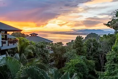 Image de Great Ocean view, Private beach access, 3 bedrooms, sleeps 10. Resort Amenities