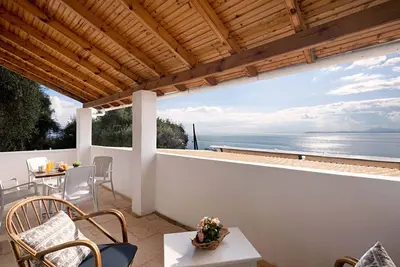 Apartment with sea views in complex with pool and restaurant.