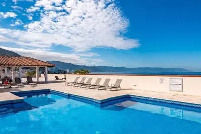 Image de Ocean view 2Br Condo-Balcony-Beach-Pool - 305