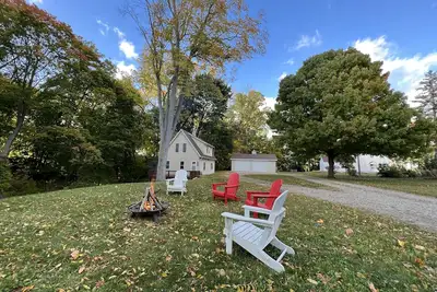 Image de Charming House walking distance to downtown, close to beach and more!